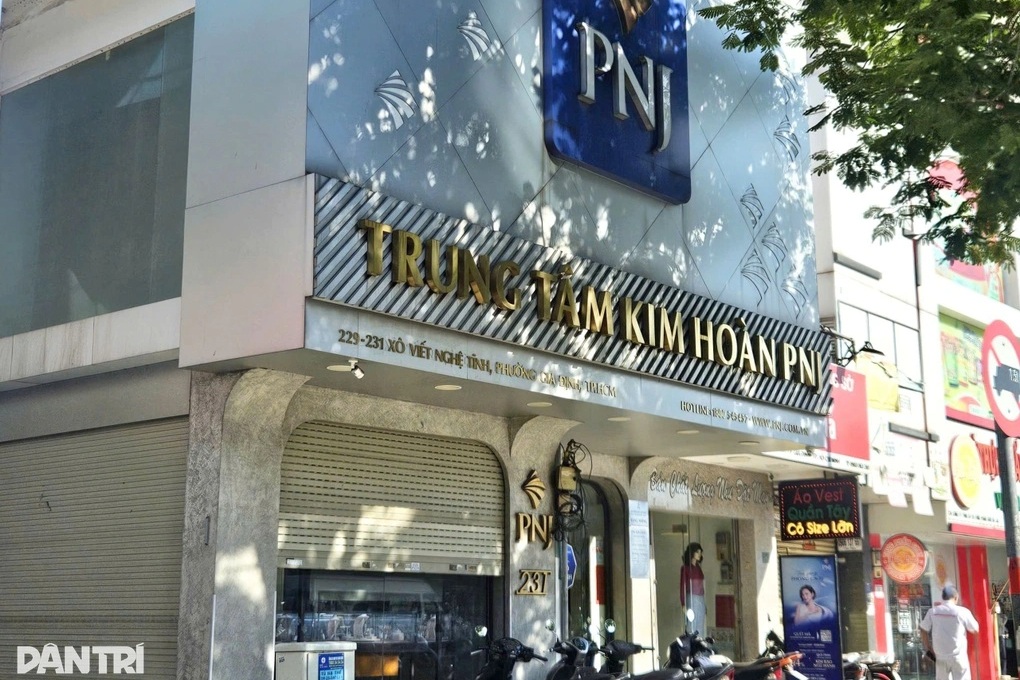 Hai con gái Chủ tịch PNJ bán 25 triệu cổ phiếu, thu hơn 900 tỷ đồng