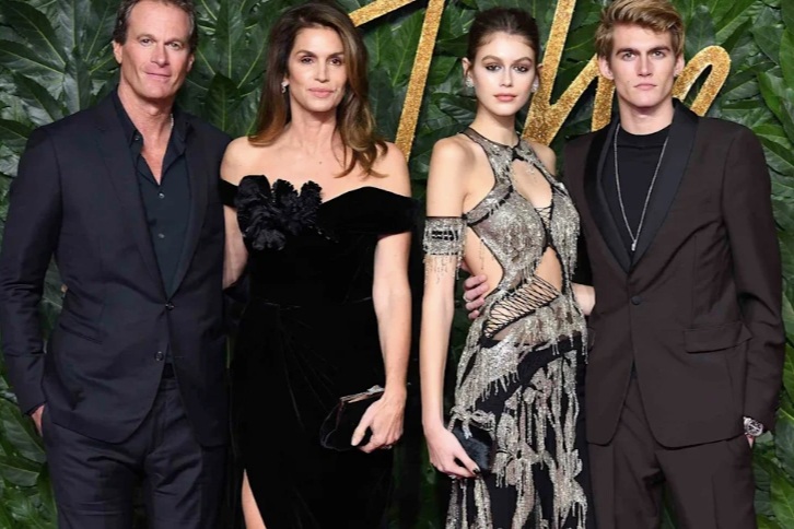 Siêu mẫu Cindy Crawford trải lòng về nỗi đau con trai qua đời ở tuổi 27