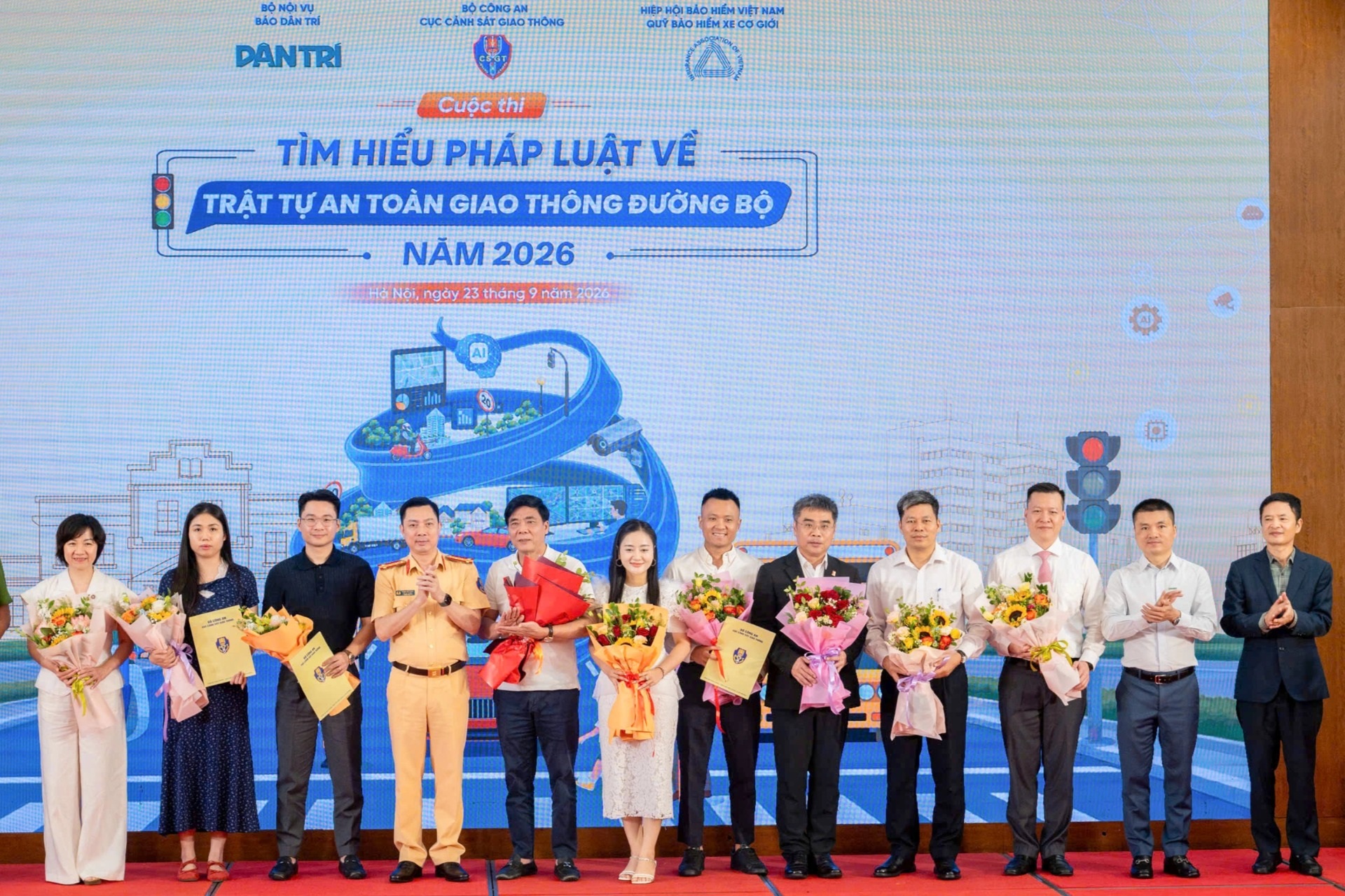 Đưa pháp luật đến gần người dân để mỗi chuyến xe an toàn hơn