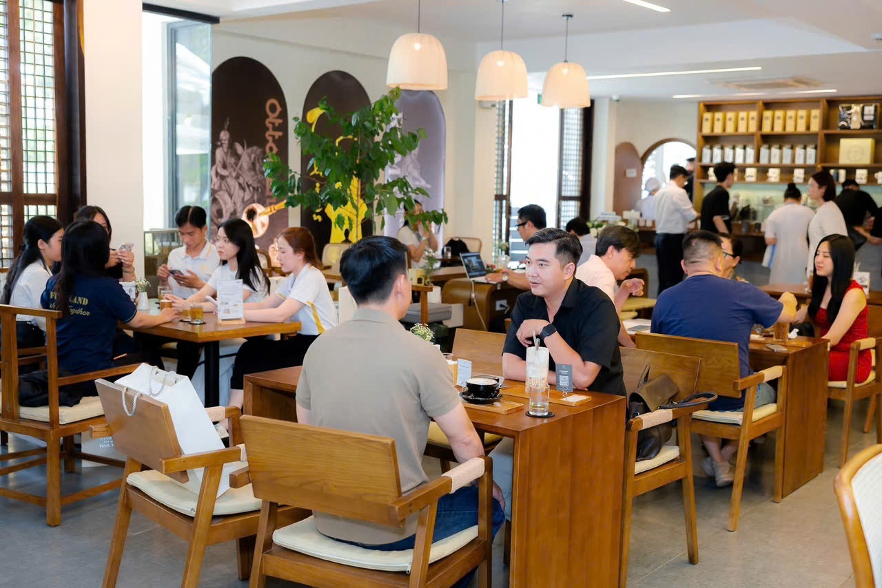 Thuê mặt bằng trăm triệu, bán ly nước vài chục nghìn: Chuỗi cà phê kinh doanh ra sao?