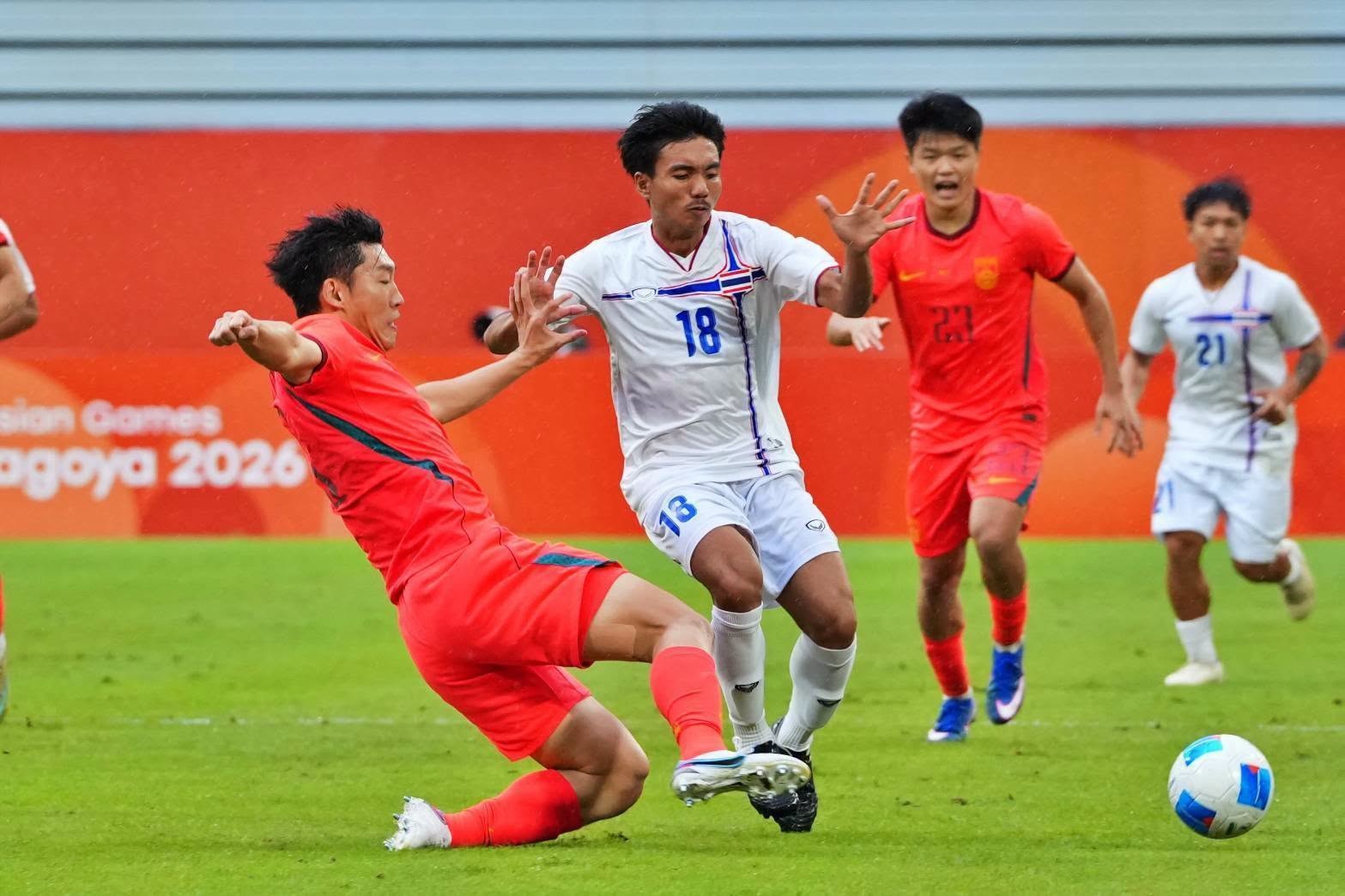 Xác định các cặp đấu bán kết bóng đá nam và nữ Asiad 20