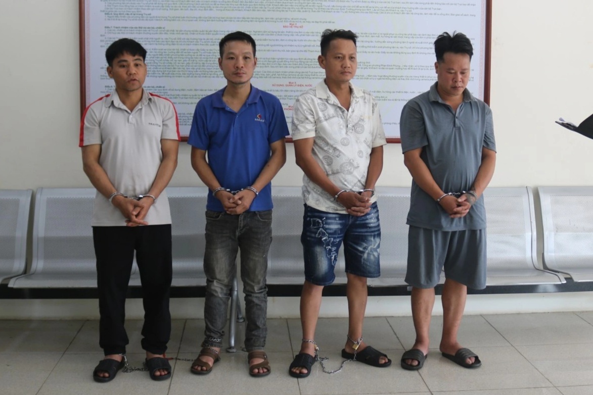 Người đàn ông bị bắt cóc trên ô tô, ép chuyển 1,8 tỷ đồng vào web đánh bạc