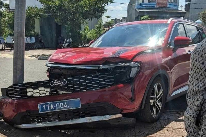 Người đàn ông tử vong sau va chạm với ô tô biển xanh ở Hưng Yên