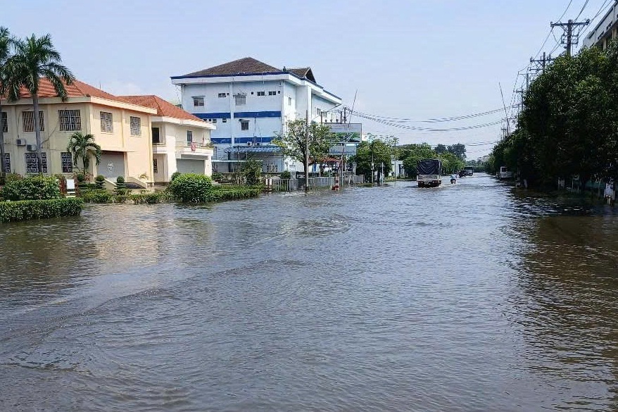 Đường trong khu công nghiệp ở Tây Ninh ngập gần 1 tuần do cống bị chặn