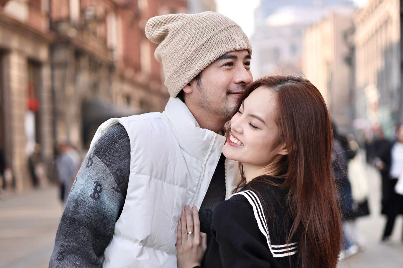 Vợ bác sĩ kém 16 tuổi của Đoàn Minh Tài: Không ghen, không giữ tiền chồng