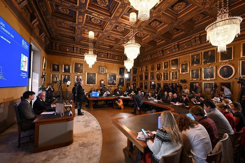 Những "bí mật" phía sau mỗi giải thưởng Nobel danh giá