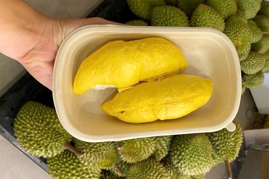 Sầu riêng cuối vụ tăng giá, thương lái săn từng trái vẫn không đủ hàng