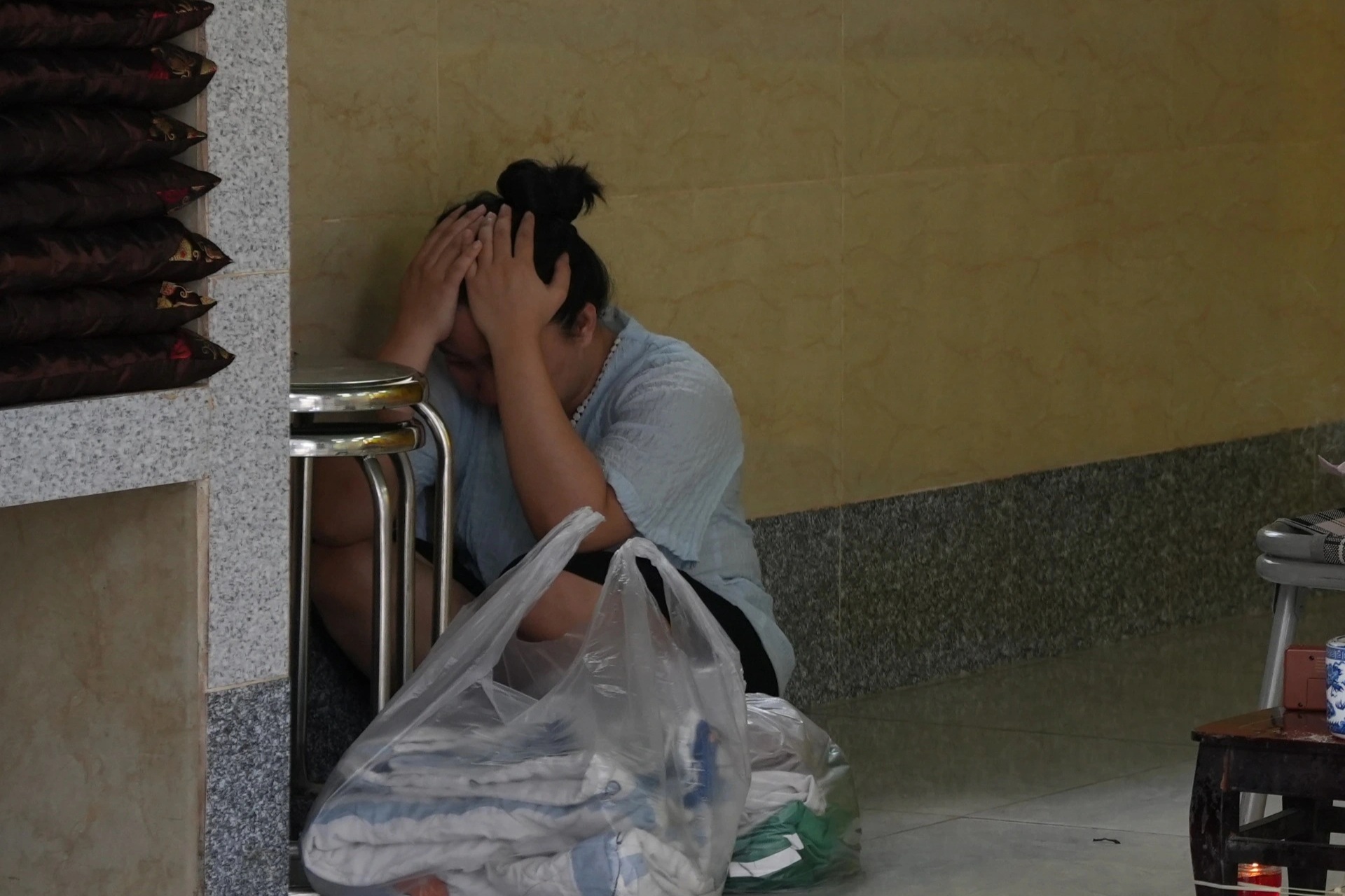 Người thân bàng hoàng khi người đàn ông bị điện giật tử vong ở TPHCM