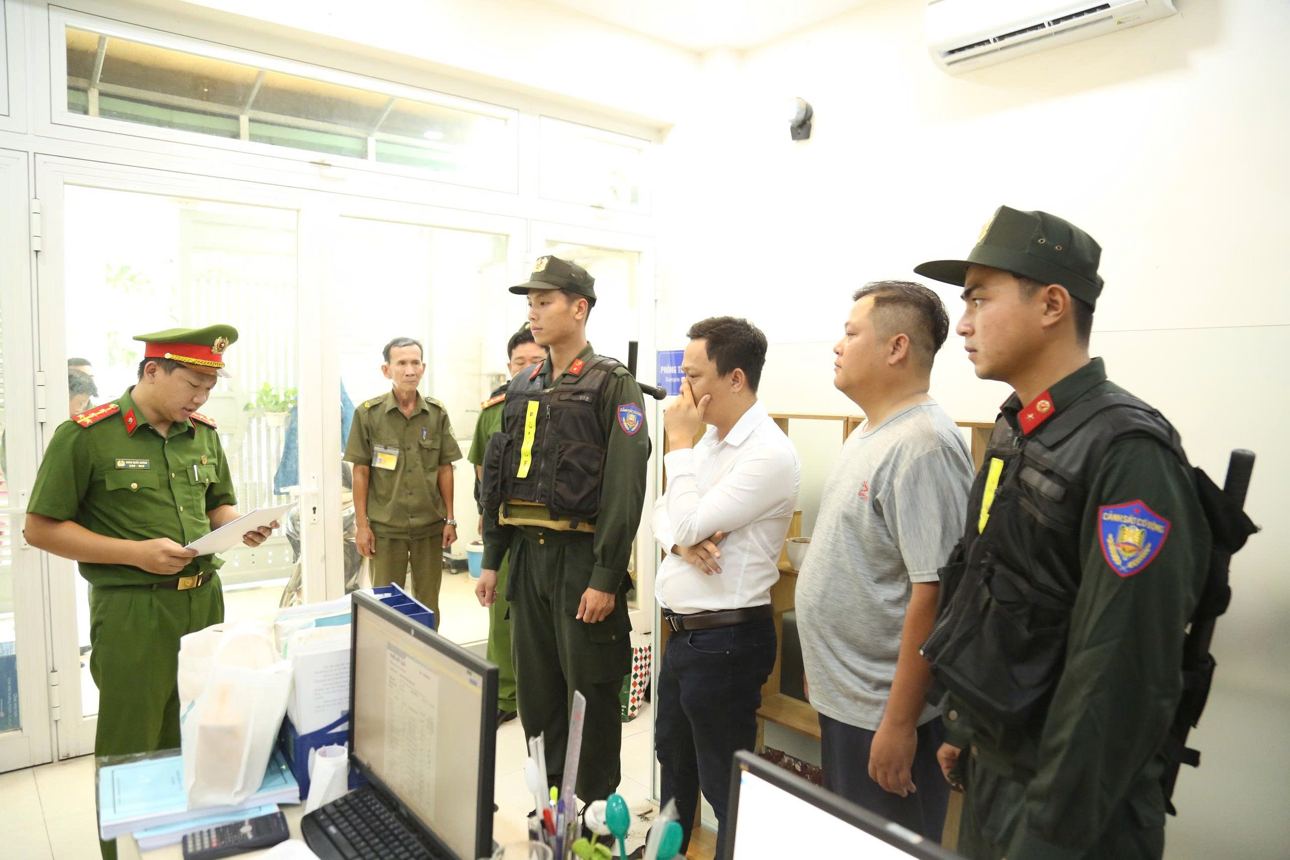Khởi tố 21 người trong vụ chỉnh sửa số liệu quan trắc môi trường ở TPHCM
