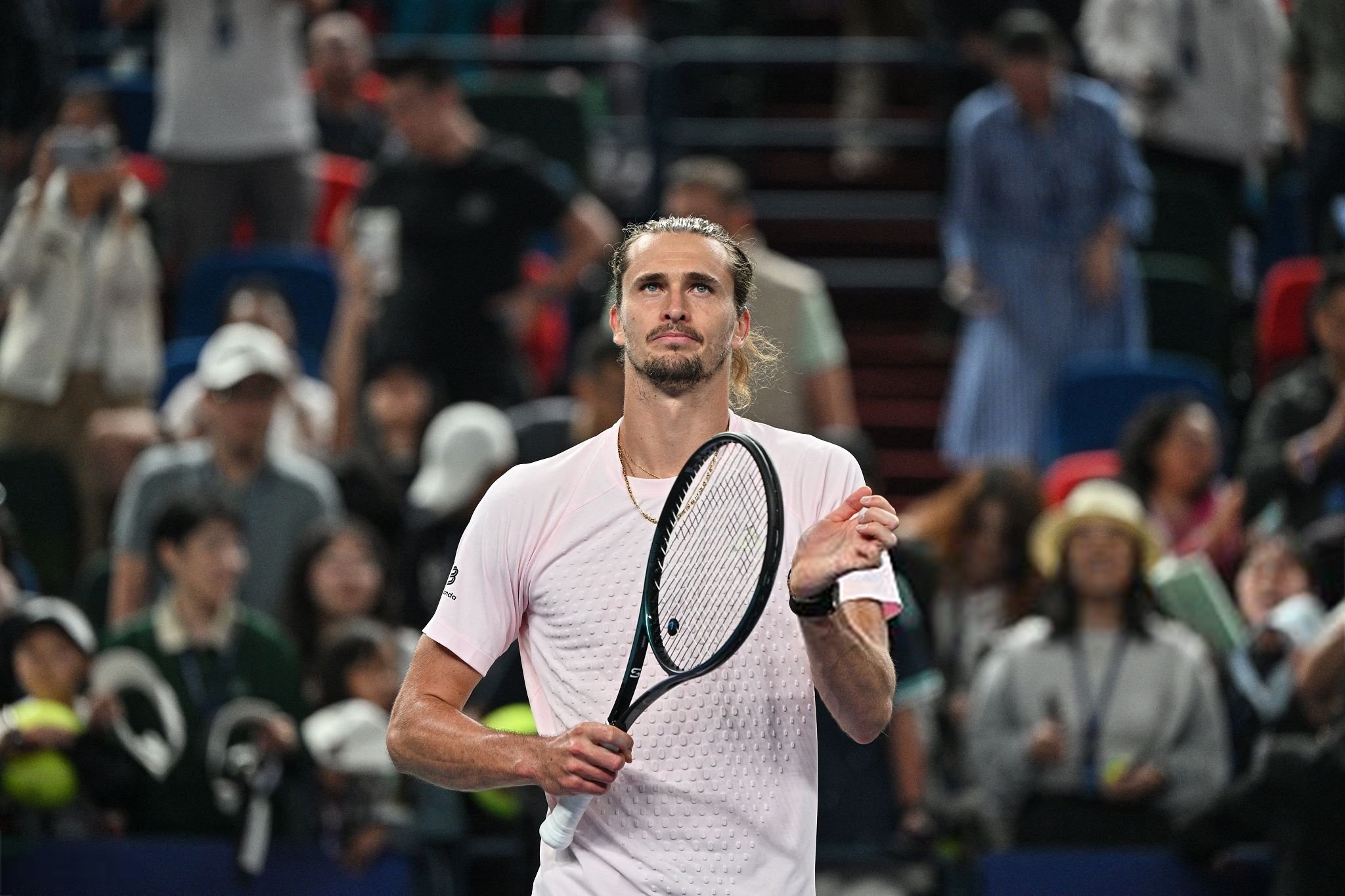 Zverev cán mốc 60 trận thắng, áp sát ngôi số một thế giới
