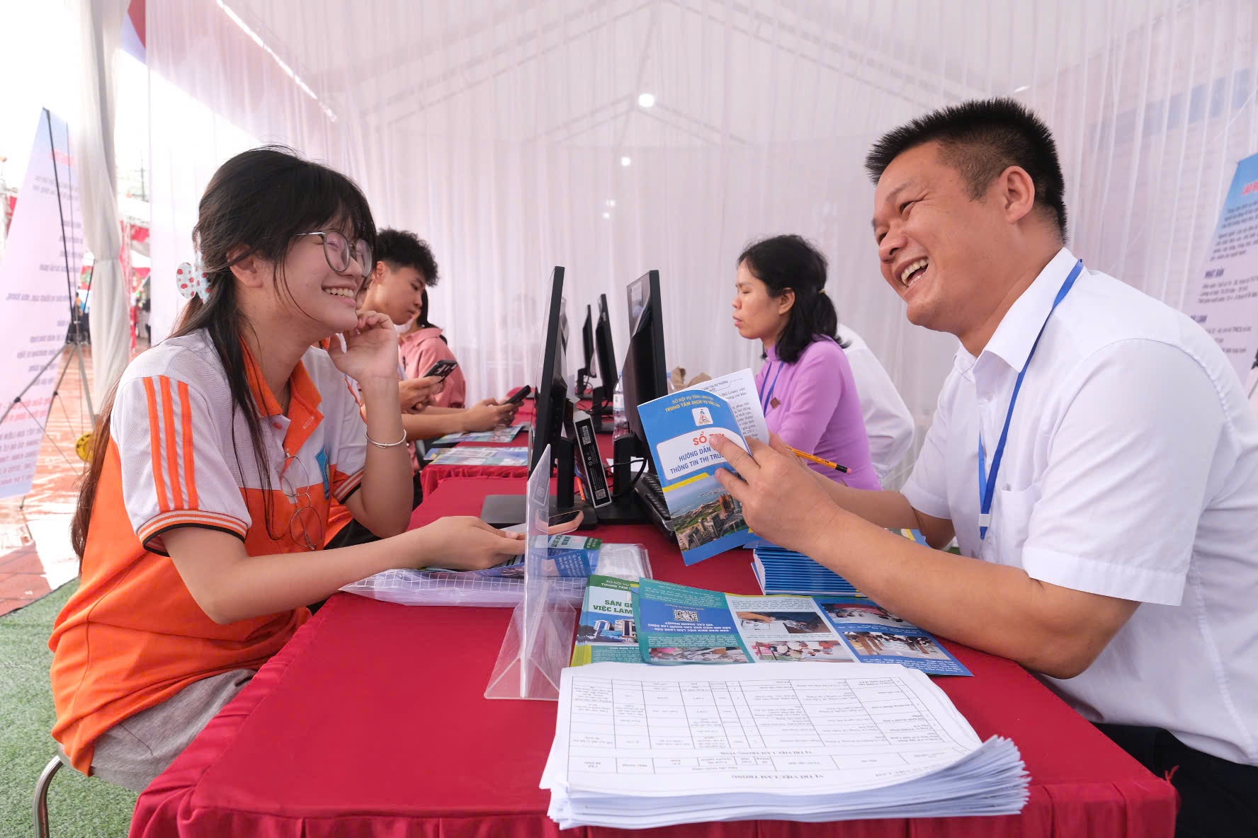 Doanh nghiệp tìm người tạo giá trị mới, bằng cấp dần chỉ là nền tảng