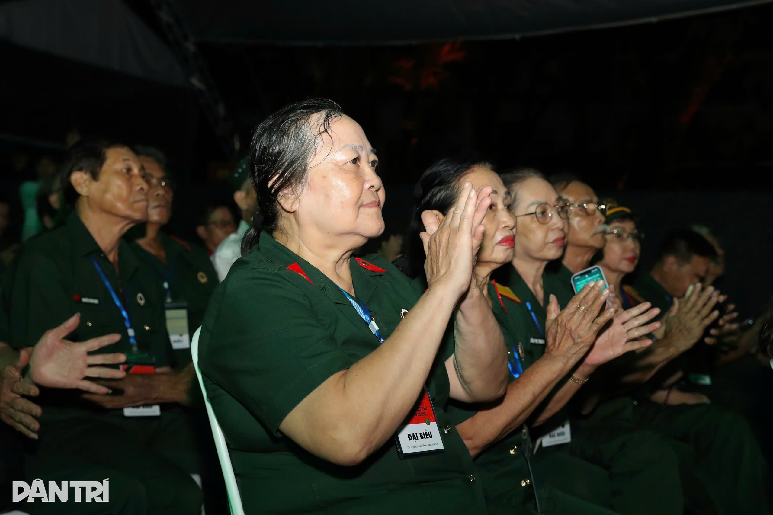 Cựu binh rưng rưng, người trẻ xúc động trước ngày tiễn đưa 731 liệt sĩ