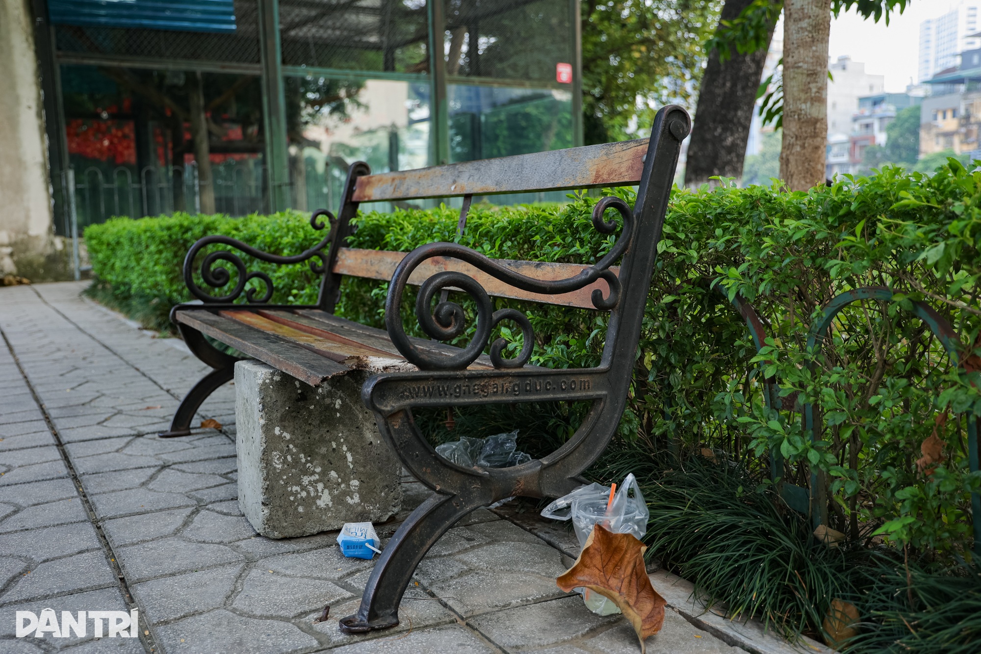 Hanoi’s Thu Le Park shows signs of age ahead of redevelopment - 7
