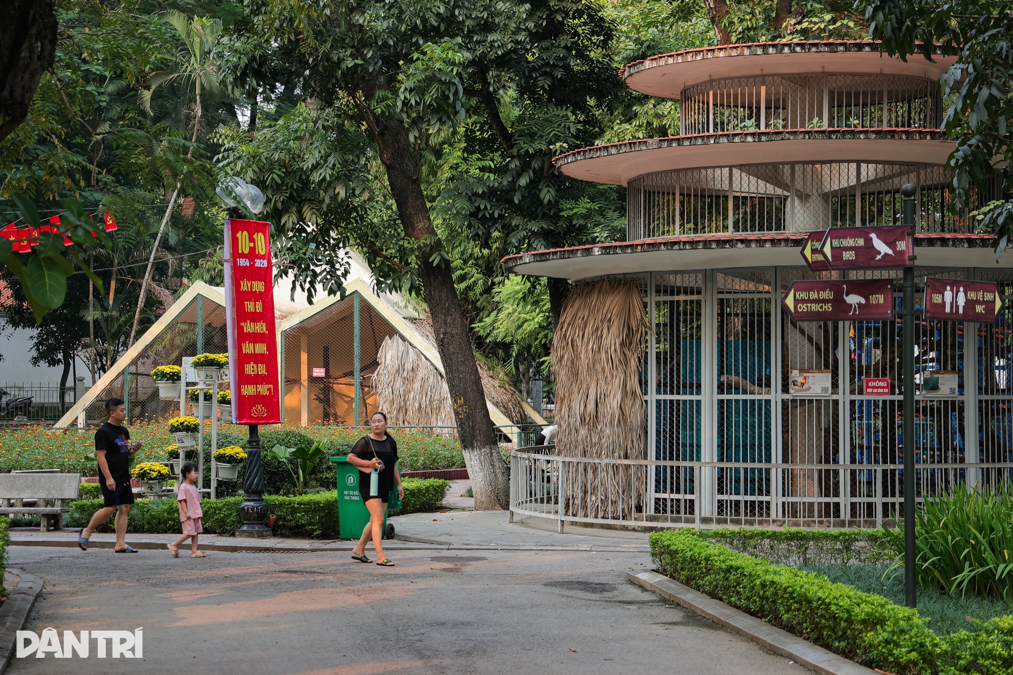 Hanoi’s Thu Le Park shows signs of age ahead of redevelopment - 3