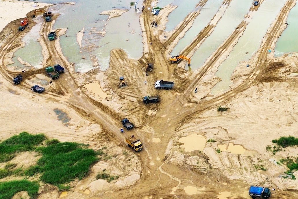 Trúng đấu giá mỏ cát, doanh nghiệp nói ghi nhầm, chấp nhận bỏ cọc