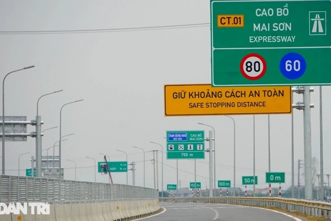 Nhiều cao tốc được yêu cầu lắp biển báo xác định khoảng cách an toàn