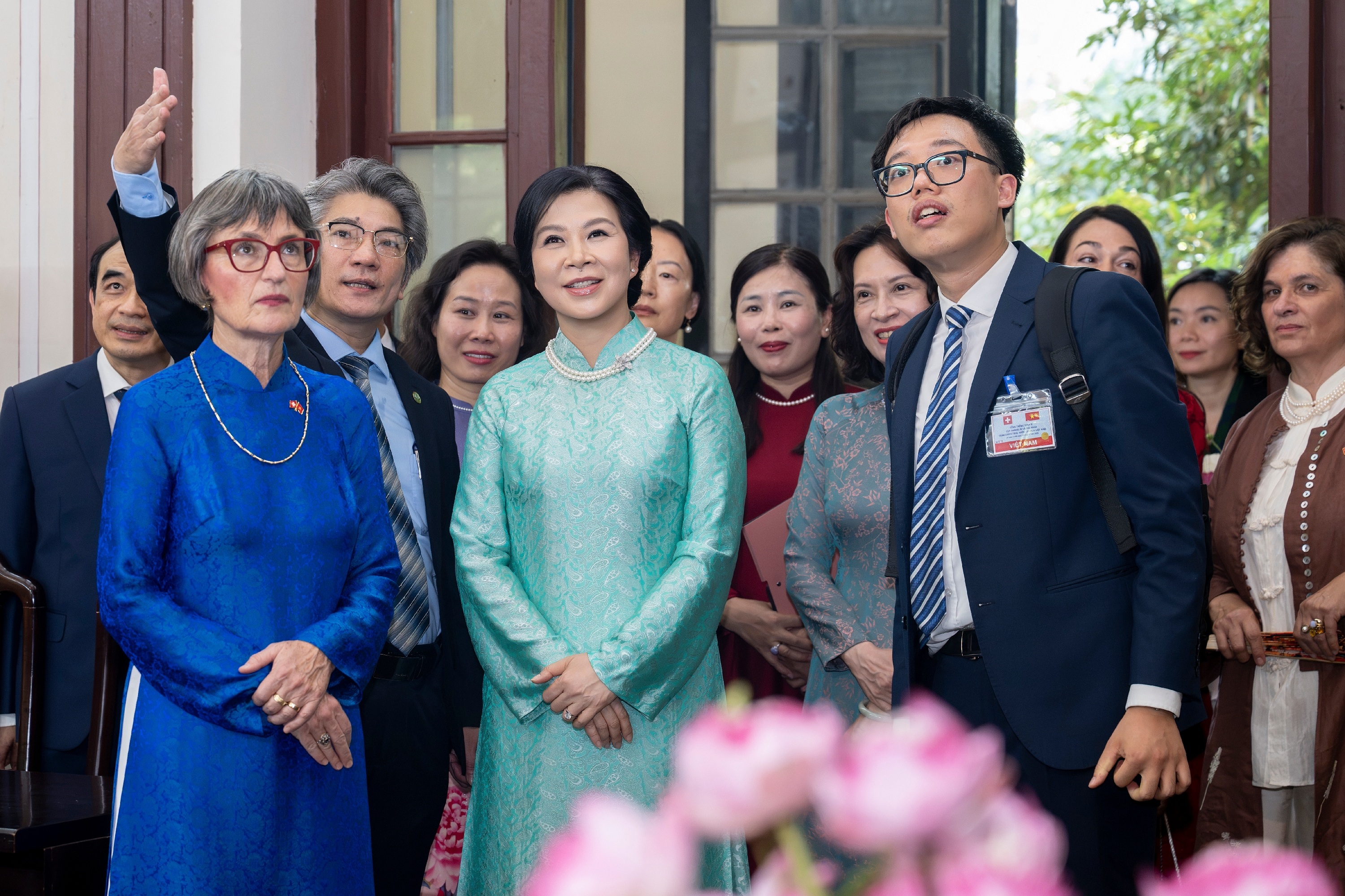 Phu nhân Ngô Phương Ly và Phu nhân Tổng thống Thụy Sĩ thăm Đại học Dược