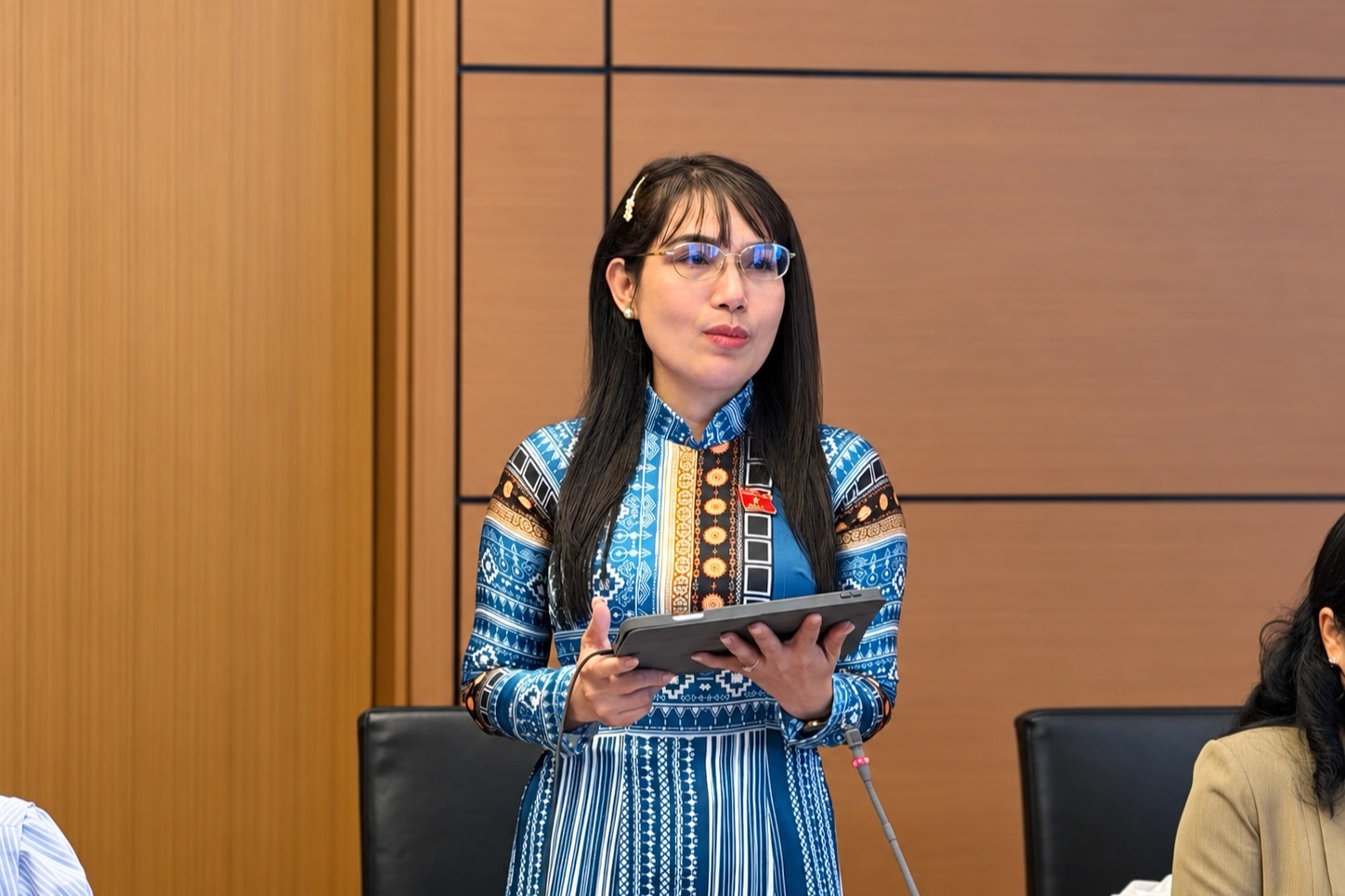 Đại biểu Quốc hội vui với tăng lương mà đi chợ về thấy... vui chưa trọn vẹn