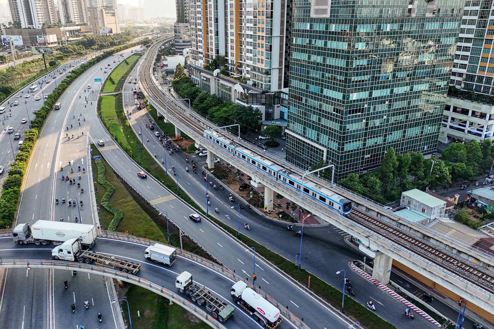 Metro số 1 chạy gần 2 năm, giá chung cư dọc nhà ga tăng chóng mặt