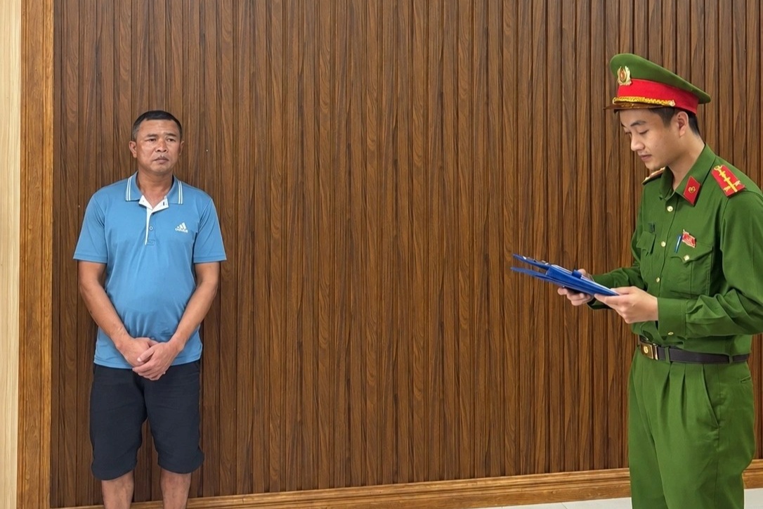 Khởi tố đối tượng cầm dao chặn xe, chửi bới người đi đường