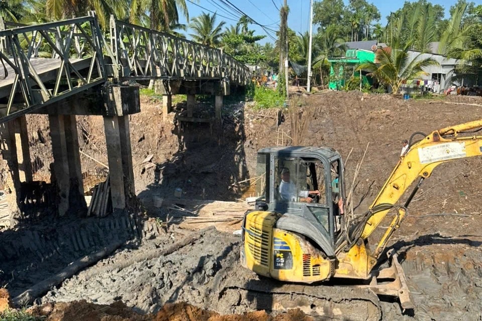 Bác thông tin cầu Ông Cốm ở Vĩnh Long bị sập
