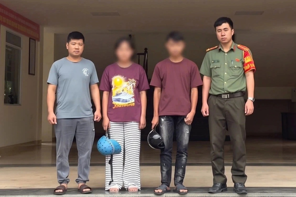 Công an ngăn chặn 2 học sinh có dấu hiệu bị dụ dỗ bỏ học đi làm thuê