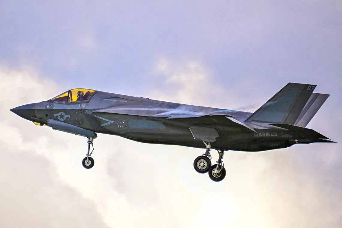 Mỹ xem xét hợp đồng mua 850 "tia chớp" F-35