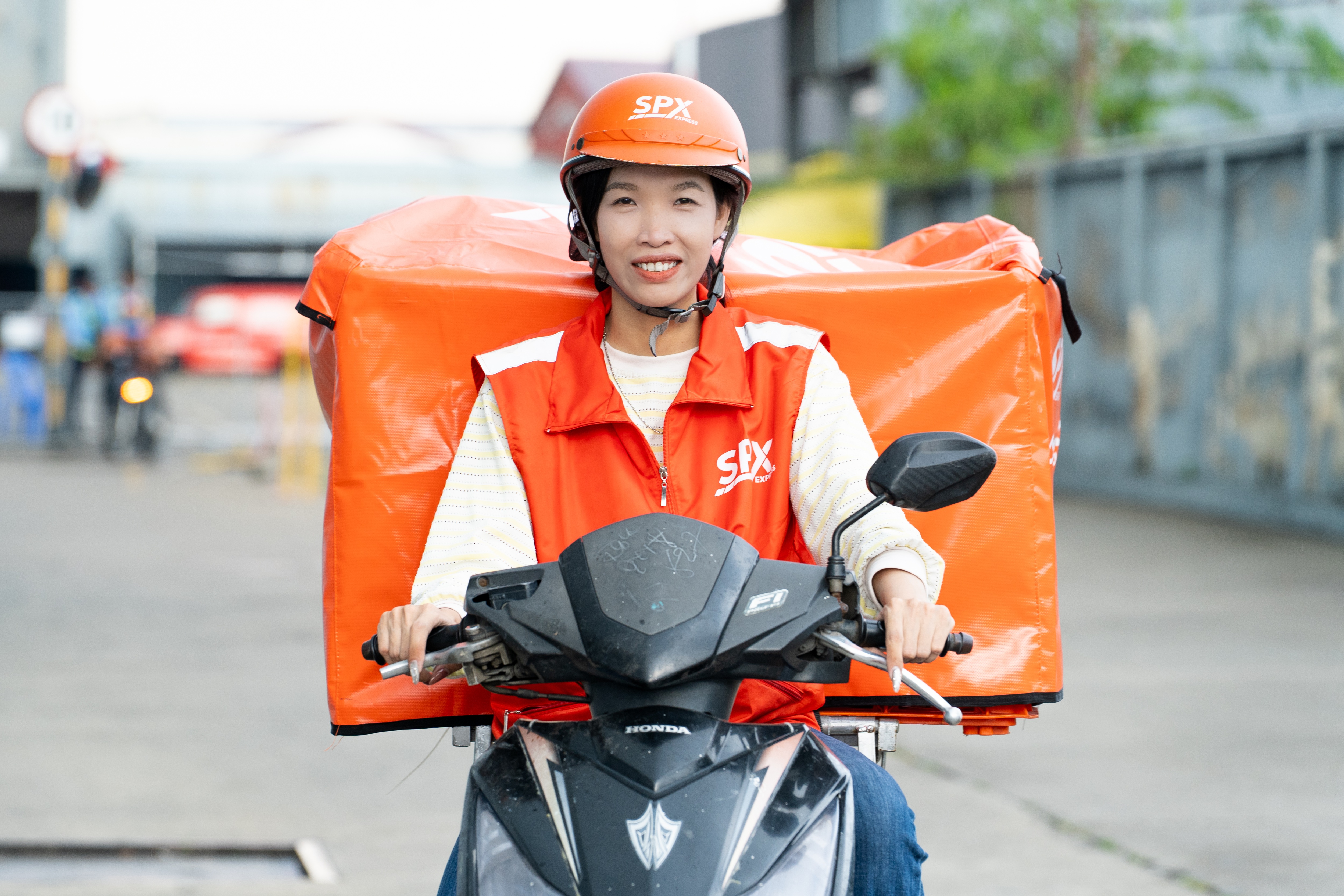 Cách tài xế SPX Express trao niềm vui và sự an tâm qua từng kiện hàng