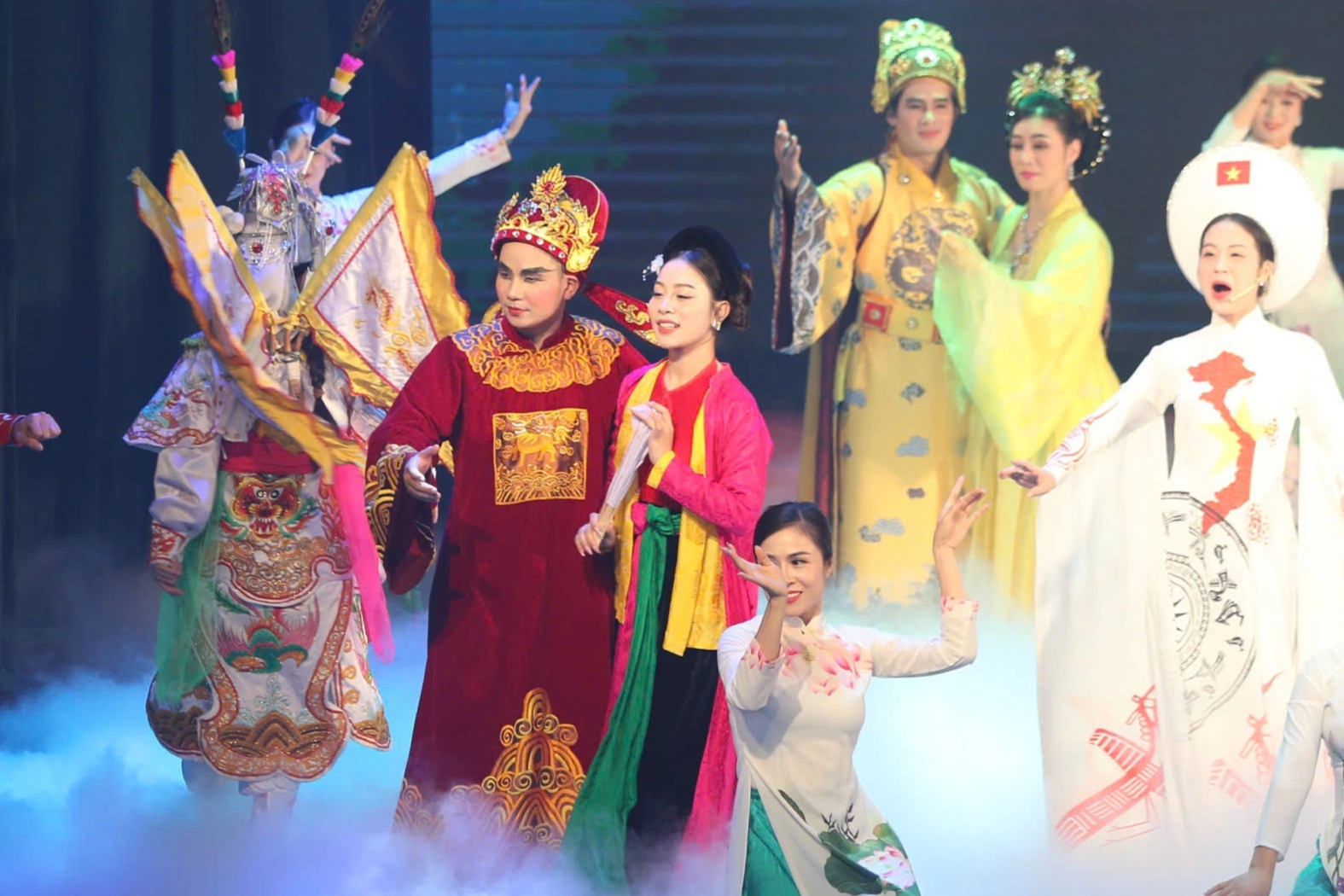 15 đêm diễn kín khán giả tại Liên hoan Sân khấu Hà Nội mở rộng