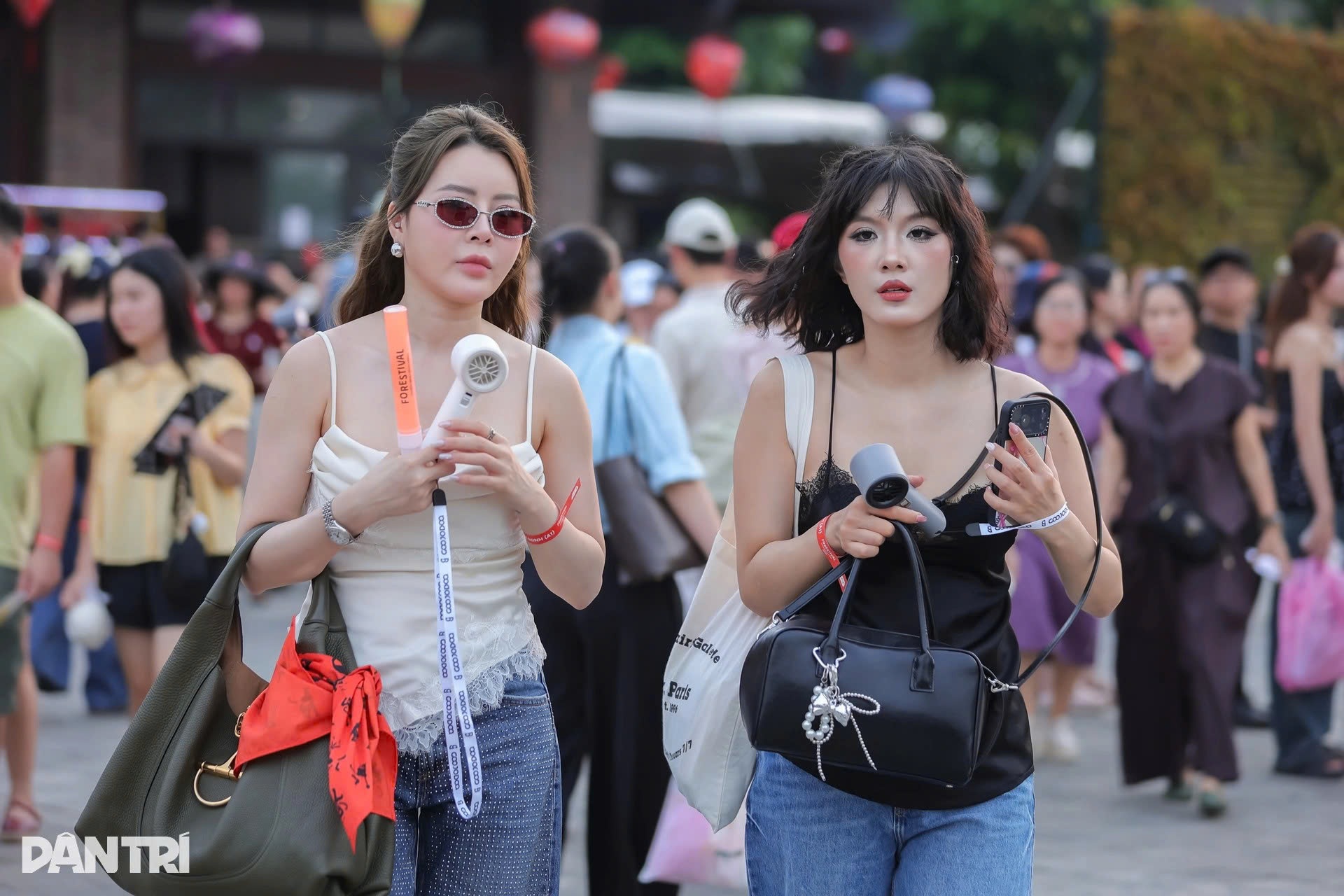 Bắc Bộ và Nam Bộ nắng oi, Trung Bộ nhiều nơi mưa to