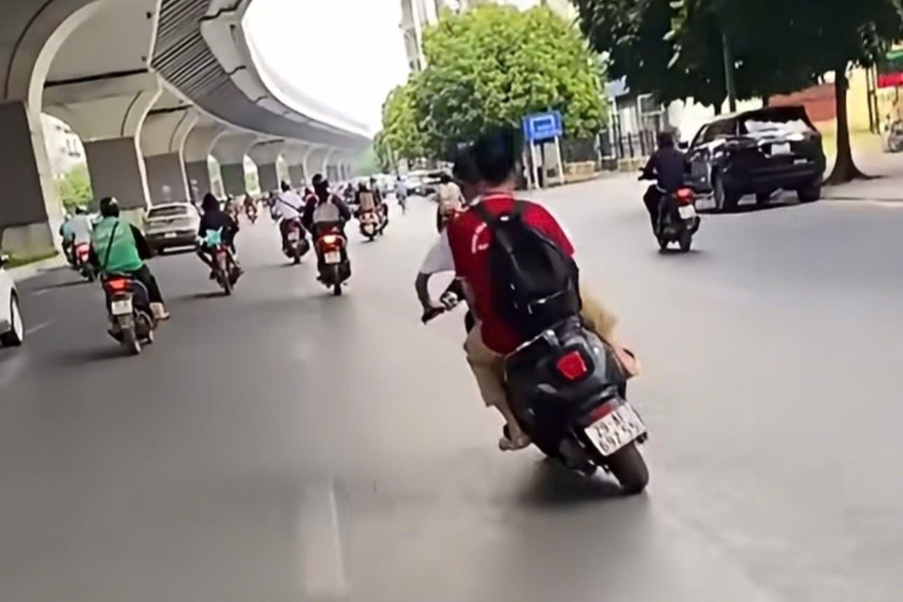 Con lái xe lạng lách trên đường, mẹ bị phạt 9 triệu đồng