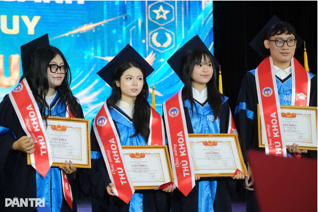 Trả lại giá trị cho bằng đại học: Bắt đầu từ chống “lạm phát” điểm số