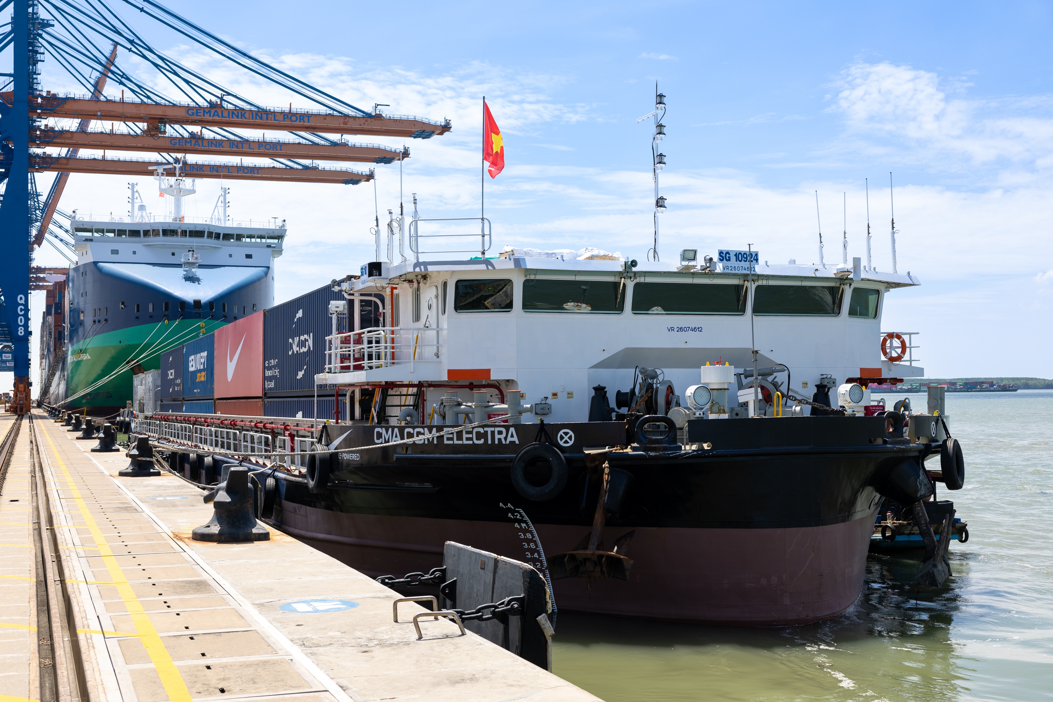 Sà lan điện đầu tiên tại Việt Nam vận hành, mở lối cho logistics xanh