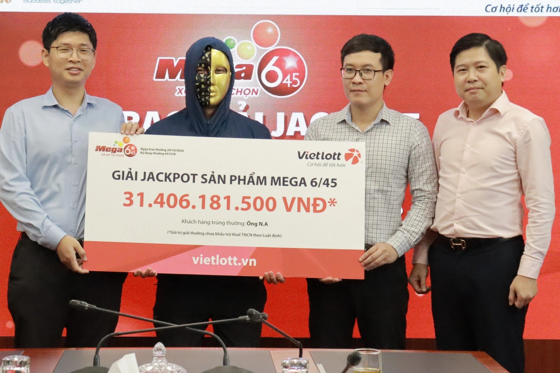 Kiên trì với một bộ vé số, người đàn ông trúng Vietlott hơn 31 tỷ đồng