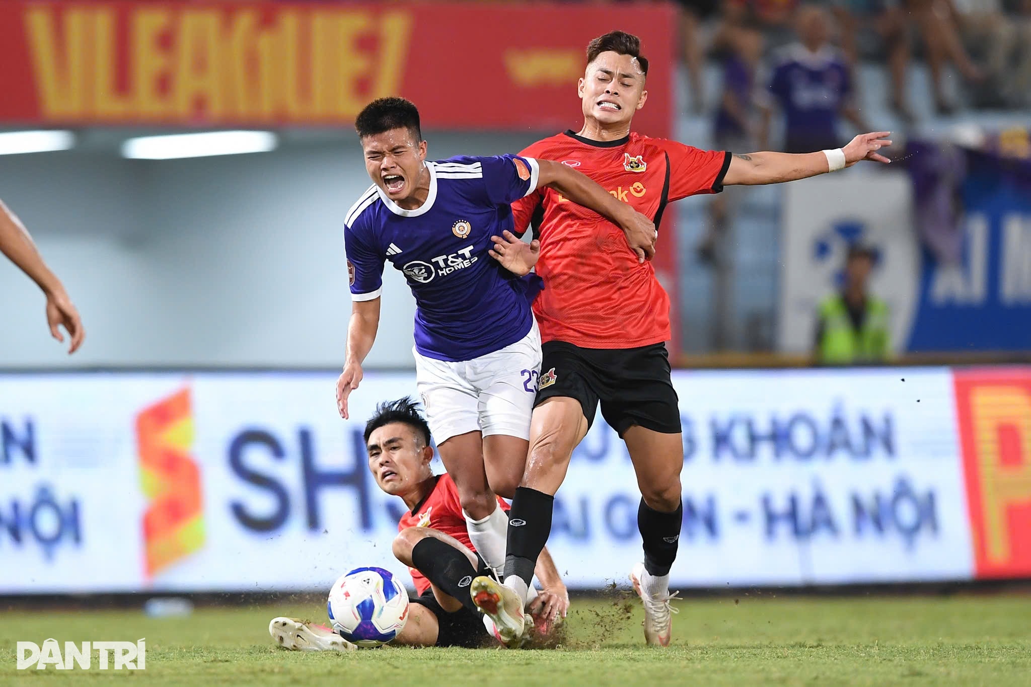 Hà Nội FC ngược dòng ngoạn mục đánh bại CLB Ninh Bình