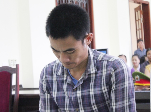 Bị đánh khi can đánh nhau, dùng dao đâm chết người - 2 Bị cáo Đậu Hải Quân.