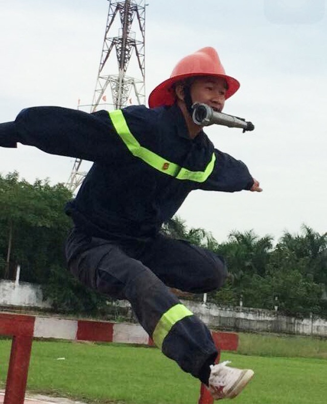 Chuyện những người “cứu cái còn trong cái mất” - 3 Trung úy Đặng Bình Thuận luyện tập trên thao trường.