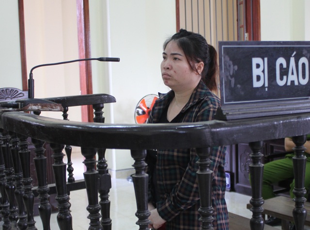 Chị dâu bảo em chồng sang Trung Quốc lấy chồng, hết hợp đồng rồi về - 1 Bị cáo Lương Thị Hằng tại phiên tòa.