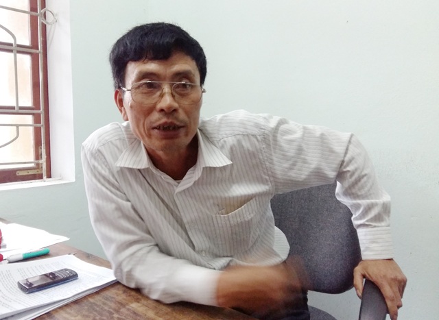 Nhặt giấy giữa đường, một học sinh cấp 2 bị đưa về trụ sở ủy ban xã? - 5 Ông Lê Đức Hòa - Phó Trưởng CA xã Hưng Thắng cho rằng việc đưa cháu N.A về trụ sở là để làm rõ ai đã đưa cho cháu những tờ giấy đó.