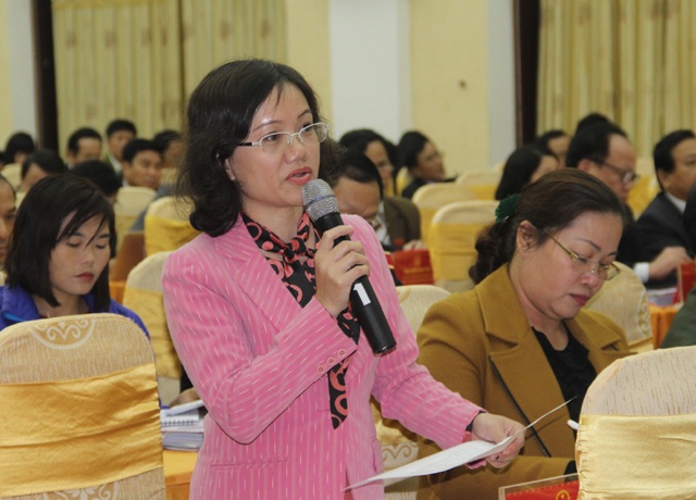 Công trình không phép vẫn xây dựng: Chưa phát hiện có người "chống lưng"! - 2 Đại biểu Thái Thị An Chung: Cần cẩu tháp đang lơ lửng trên trời, đe dọa tính mạng người dân.