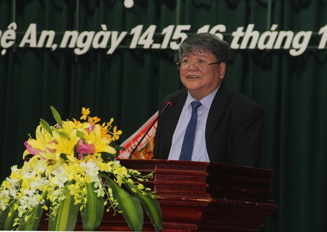 Công trình không phép vẫn xây dựng: Chưa phát hiện có người "chống lưng"! - 5 Ông Hoàng Trọng Kim - Giám đốc Sở Xây dựng Nghệ An: Chưa phát hiện được ai bao che hay chống lưng cho các doanh nghiệp xây dựng.