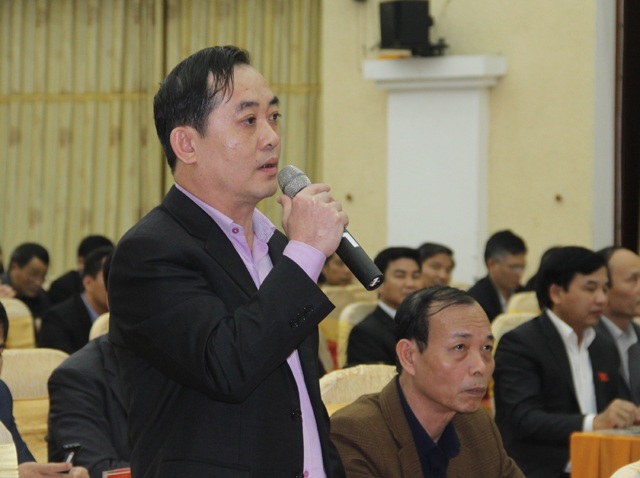 Công trình không phép vẫn xây dựng: Chưa phát hiện có người "chống lưng"! - 4 Đại biểu Nguyễn Văn Lư: Sở Xây dựng có dám tham mưu cho UBND tỉnh giao quyền cấp phép, quản lý công trình xây dựng trên địa bàn cho UBND TP Vinh không?
