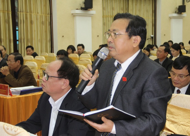 Công trình không phép vẫn xây dựng: Chưa phát hiện có người "chống lưng"! - 3
Đại biểu Trần Duy Ngoãn: Có ai chống lưng cho các doanh nghiệp để họ bất chấp pháp luật triển khai thi công khi chưa được cơ quan có thẩm quyền cấp phép?