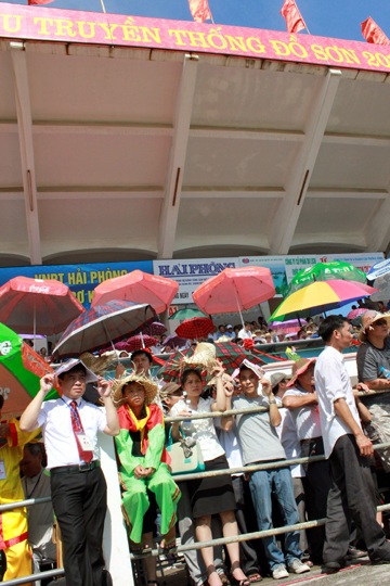 "Nóng hầm hập" vòng chung kết lễ hội chọi trâu Đồ Sơn - 1