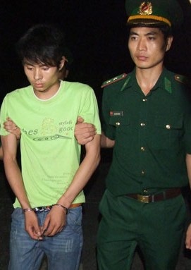 Xem xét khởi tố 6 đối tượng liên quan đến vụ cướp tiệm vàng - 1