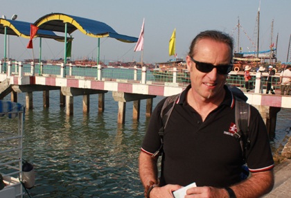 Người dân, du khách ăn mừng chiến thắng của Vịnh Hạ Long - 3