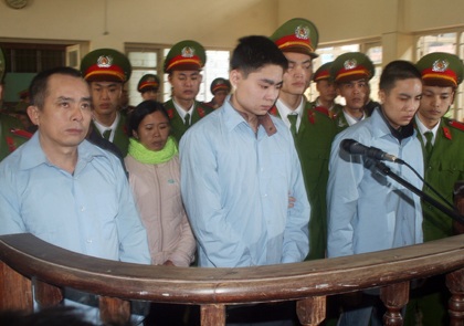 Lê Văn Luyện không dám nhìn di ảnh người bị hại - 1