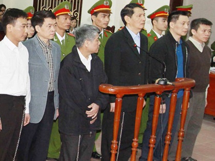 “Bộ sậu” Vinashin vin cớ khủng hoảng kinh tế để “né” tội - 1 “Bộ sậu” Vinashin vin cớ khủng hoảng kinh tế để “né” tội