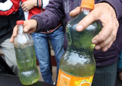 Thủ đoạn “chế” xăng rởm khiến người tiêu dùng lo sợ