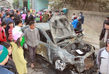 Thủ đoạn “chế” xăng rởm khiến người tiêu dùng lo sợ